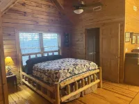 Beautiful 3 bedroom 3 bath log cabin 40 minutes from Asheville.