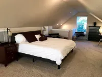 Large Private Carriage-House Retreat with Amazing Views