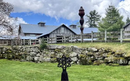 IN TOWN! 2 Blocks From Main Street. 2 Bedrooms/2 Baths. Free WiFi. Sleeps 4. Отели рядом с достопримечательностью «Sunrise Rock by Highlands-Cashiers Land Trust»