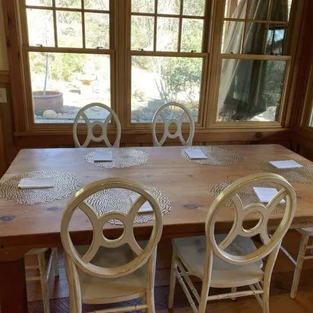 Beautiful ranch cottage close to Kings Canyon and Sequoia National Parks