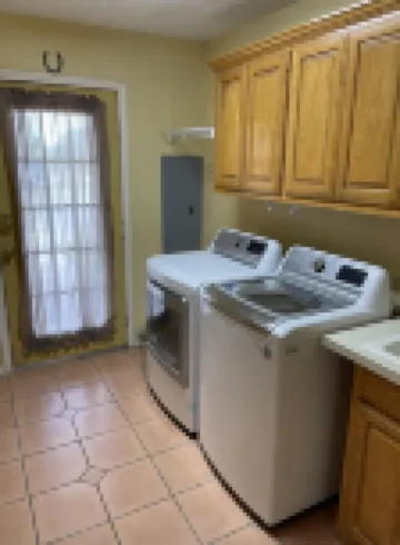 Spacious 3Br Stay  Shared Pool - Perfect for Families.