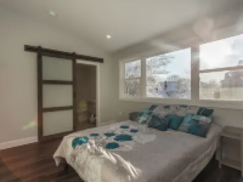 Renovated 3 Bedroom Home with Family Theater Room and Sauna Hotels in Middleboro