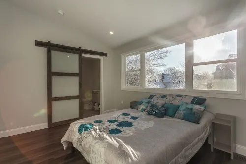 Renovated 3 Bedroom Home with Family Theater Room and Sauna