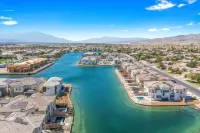 Lakefront Luxury Villa 4 bedroom+loft with Pool