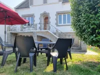 Beautiful Renovated House in Lambell - 5Min from Beaches and Tregunc Center 트레건크 호텔