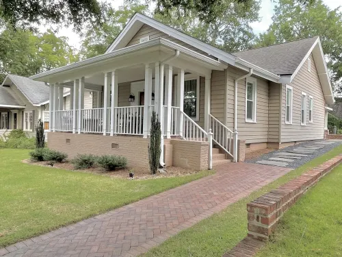 Designer Retreat in Quaint Historic District w Front Porch Dining under the oaks