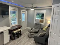Cozy spot next to Duval with swim spa - 2bed/2bath