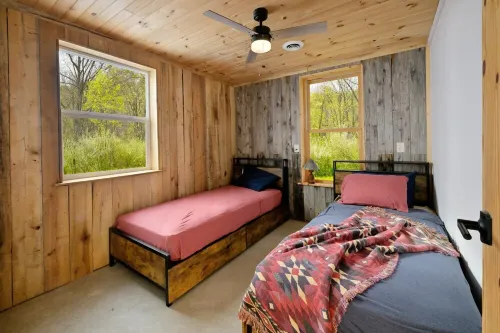 Renovated Rustic Lodge/Historic property.Hike, fish, star gaze. w/artist studio