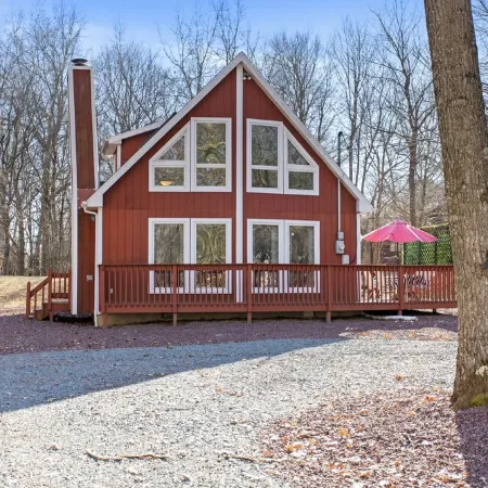 •Redwoods Chalet in the Poconos•