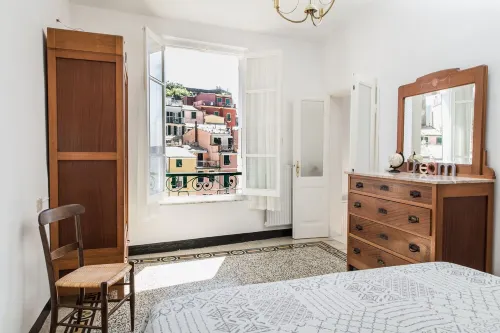 Apartment overlooking Vernazza's beautiful Marconi Square.