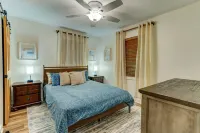 Bamby Bungalow. Family and Pet Getaway. Fenced in yard and minimal stairs