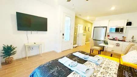 Sequoia Riverway Studio, Visalia Central Nest, 45 minutes to Sequoia Visitor