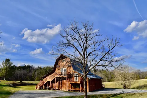 The Hayloft Sky cabin - balcony