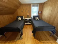 6 houses away from quiet beach! Minutes from the heart of Onset & Cape Cod Canal - balcony