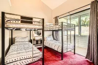 🎿The Little Red Ski Haus