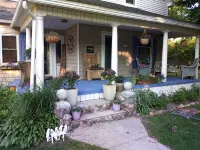 UPPER 3 rm.  studio B&B steps from beach & farm markt/shop'g.; dogs ok w/fee.