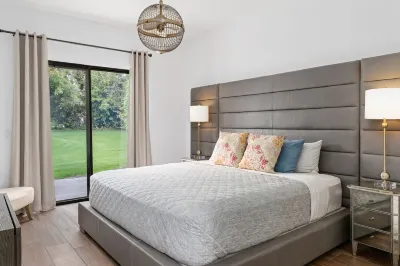 Upscale Palm Springs Condo/Desert Princess Resort w/golf cart! Misting System! 아구아 칼리엔테 엘레멘타리 스쿨 주변 호텔