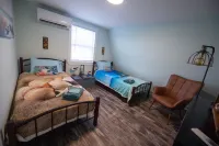 Premier, modern, fully renovated, Beach home...stroll to the beach in 3 minutes! 햄프턴 비치 호텔