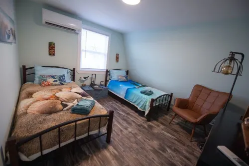 Premier, modern, fully renovated, Beach home...stroll to the beach in 3 minutes! فنادق في Hampton Beach