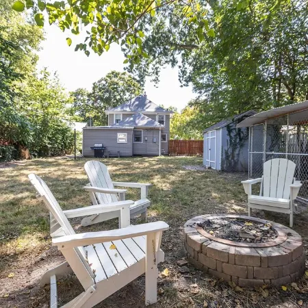 2 King Beds! Center of town! Pet friendly
