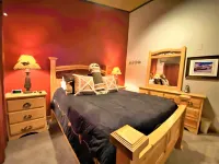 Remodeled and Upgraded; 1 mile from lifts, Shuttle stops at our property Hotels near Crowley Lake Park