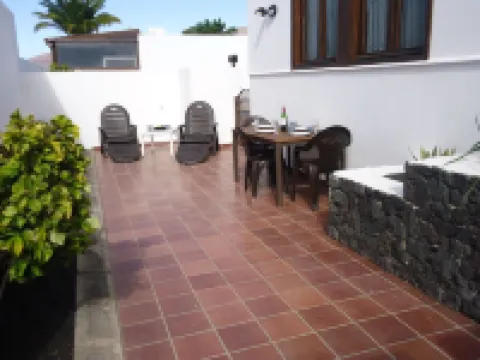 Playa Blanca Apartment, good location, close to Marina, fast WiFi / TV.