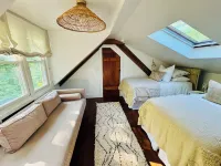 Sprawling Riverbend Farmhouse Close to Mountains with Hot Tub Hotel a Andover