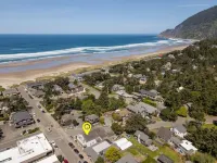 Two King Suites, Ocean Views & Upscale Touches in Downtown Manzanita