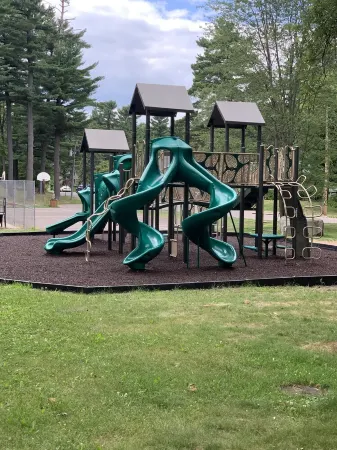 Beautiful Balsam Lake home with Jacuzzi tub close to Lake and park