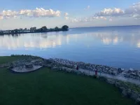 LAKESIDE RETREAT-Overlooking the scenic beauty of Lake Erie, Lorain,Ohio