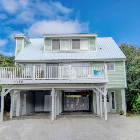 Top-Rated Beach Rental. Super clean & well-appointed. Private heated pool!