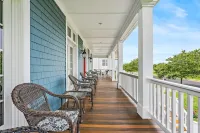 5-bedroom vacation home just a short walk to Cape May Beach
