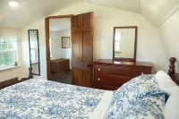 On farm cottage with mountain views.