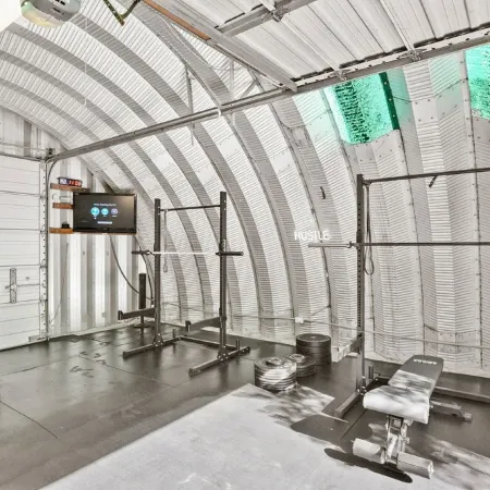 Pet Friendly Cabin w/hot tub. gym, cold plunge, & sauna