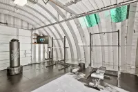 Pet Friendly Cabin w/hot tub. gym, cold plunge, & sauna