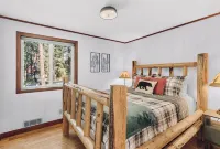 Newly owned Cabin w/ private hot tub, A/C & covered deck - Dog Friendly!