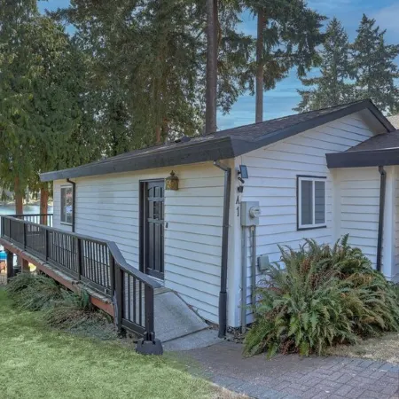 Karmen's Lake Cottage A1