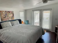 Midcentury Waterfront Neighborhood Oasis: Beaches and Sarasota Charm