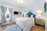 Stylish 2-Story 3BR Beach Condo with Rooftop Deck!