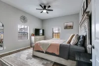 The Bird House - 3 Bedroom Downtown Nest