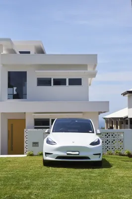 Green Door Kiama - Eco Luxury, EVC, Ocean Views, Pet Friendly. Hotels near BIG4 Easts Beach Holiday Park