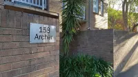 Highly rated 2 bedroom self contained apartment in a fantastic location