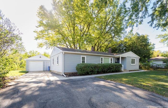 Remodeled 3 bedroom home in Monona. Close to Downtown!
