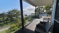 Newly Renovated - Bush Retreat by the Beach