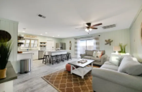 Cozy 3 Bed/2 Bath Beach House, Only Steps to the beach. Pet Friendly. EV Charger