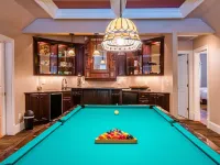 Large House w/ Private pool - perfect for Golfing Groups (12) beds Hotéis em Pinehurst