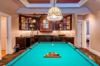 Large House w/ Private pool - perfect for Golfing Groups (12) beds