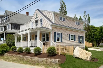 Luxury Monument Beach Villa /Short term rentals