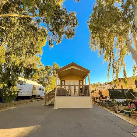 Stylish Oasis Tiny Home Pool Hot Tub Pickleball Bullhead City 10 min to Laughlin