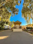 Stylish Oasis Tiny Home Pool Hot Tub Pickleball Bullhead City 10 min to Laughlin